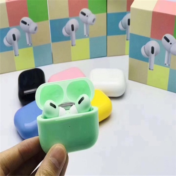 Wireless Bluetooth earpods with charging case. - Picture 3 of 9